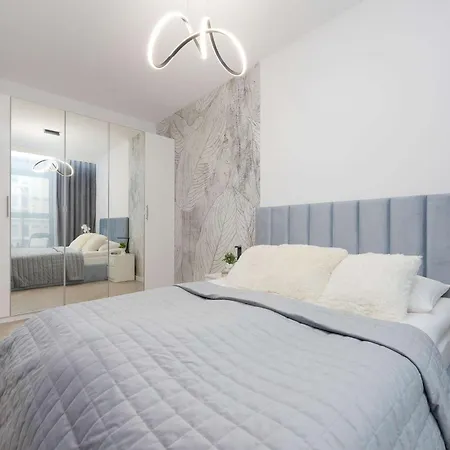 Grzybowska Stylish With Air Conditioning In Wola By Renters Apartmán