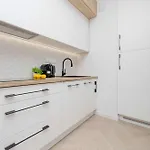 Grzybowska Stylish With Air Conditioning In Wola By Renters Apartamento Varsovia