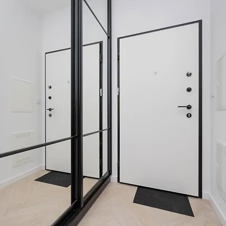 شقة Grzybowska Stylish With Air Conditioning In Wola By Renters وارسو