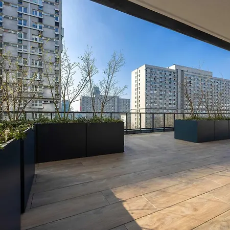 Grzybowska Stylish With Air Conditioning In Wola By Renters * وارسو