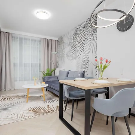 شقة Grzybowska Stylish With Air Conditioning In Wola By Renters وارسو