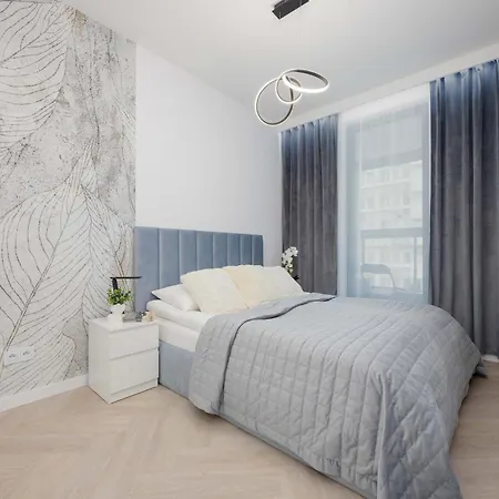 Apartamento Grzybowska Stylish With Air Conditioning In Wola By Renters *