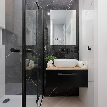 Grzybowska Stylish With Air Conditioning In Wola By Renters Warszawa