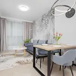 Appartement Grzybowska Stylish With Air Conditioning In Wola By Renters Varsovie